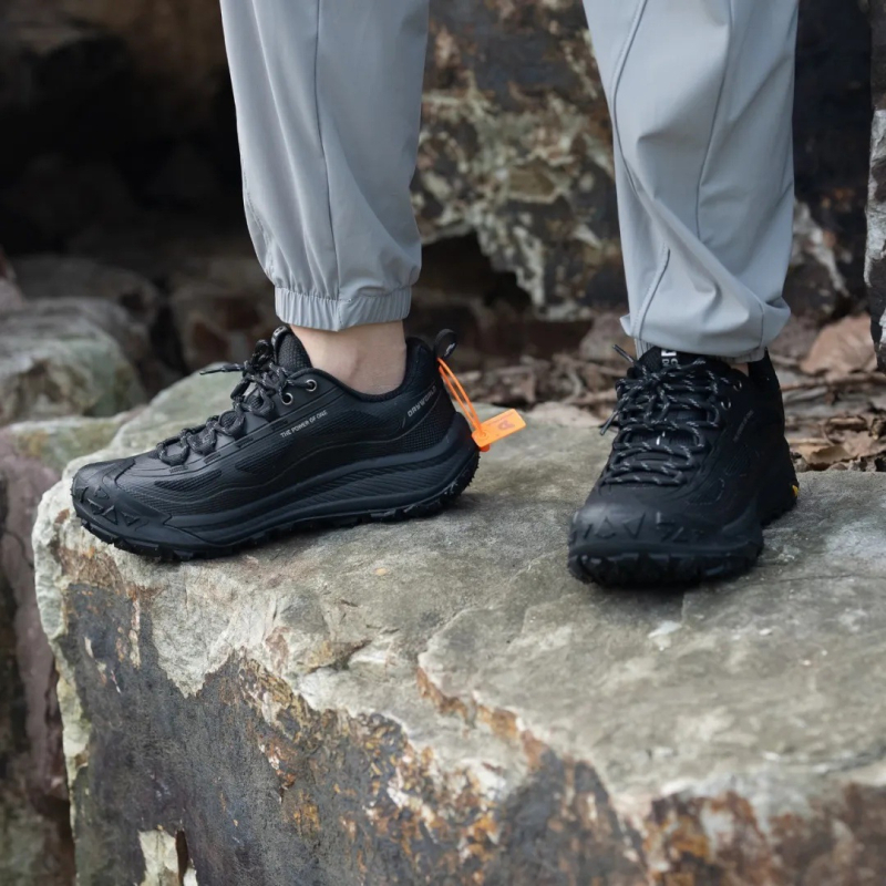 Unisex αθλητικά παπούτσια σε casual στυλ με διαπνοή, αντιολισθητικά και απορρόφηση κραδασμών, σόλα EVA, κορδόνια.