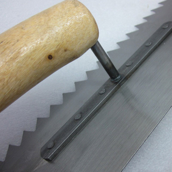 Зъбчат шпакловъчен мистрия за керамични плочки