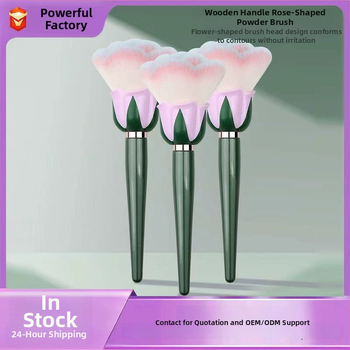 Βούρτσα μακιγιάζ προσώπου για πούδρα και ρουζ με κεφαλή σε σχήμα τριαντάφυλλο, ξύλινη λαβή, συνθετικές τρίχες, μήκος τρίχας 3.5 cm, συνολικό μήκος 18.1 cm