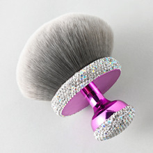 Pensulă de machiaj cu peri sintetice, mâner metalic, include husă, ambalaj unic