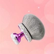 Pensulă de machiaj cu peri sintetice, mâner metalic, include husă, ambalaj unic