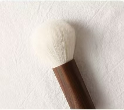 Pensulă de machiaj cu peri din nylon și mâner din bambus, pachet unic; pentru pudră liberă și fard de obraji