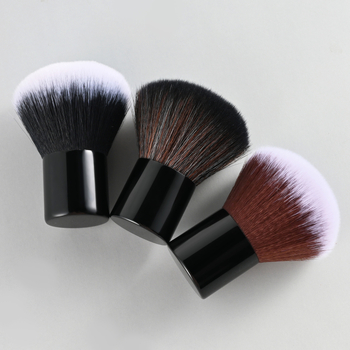 Púder ecset szintetikus szálú sörtével, alumínium nyéllel, rövid nyéllel, tasakos csomagolás, 1 darab