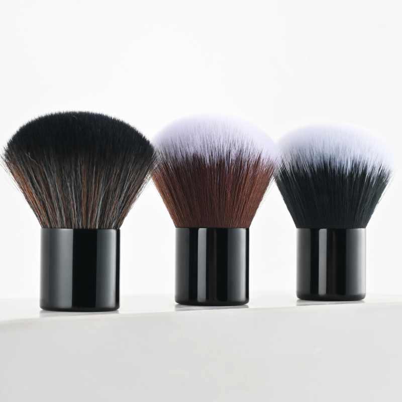 Púder ecset szintetikus szálú sörtével, alumínium nyéllel, rövid nyéllel, tasakos csomagolás, 1 darab