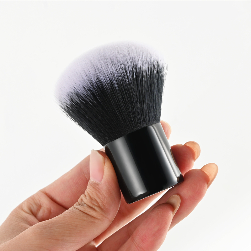 Púder ecset szintetikus szálú sörtével, alumínium nyéllel, rövid nyéllel, tasakos csomagolás, 1 darab