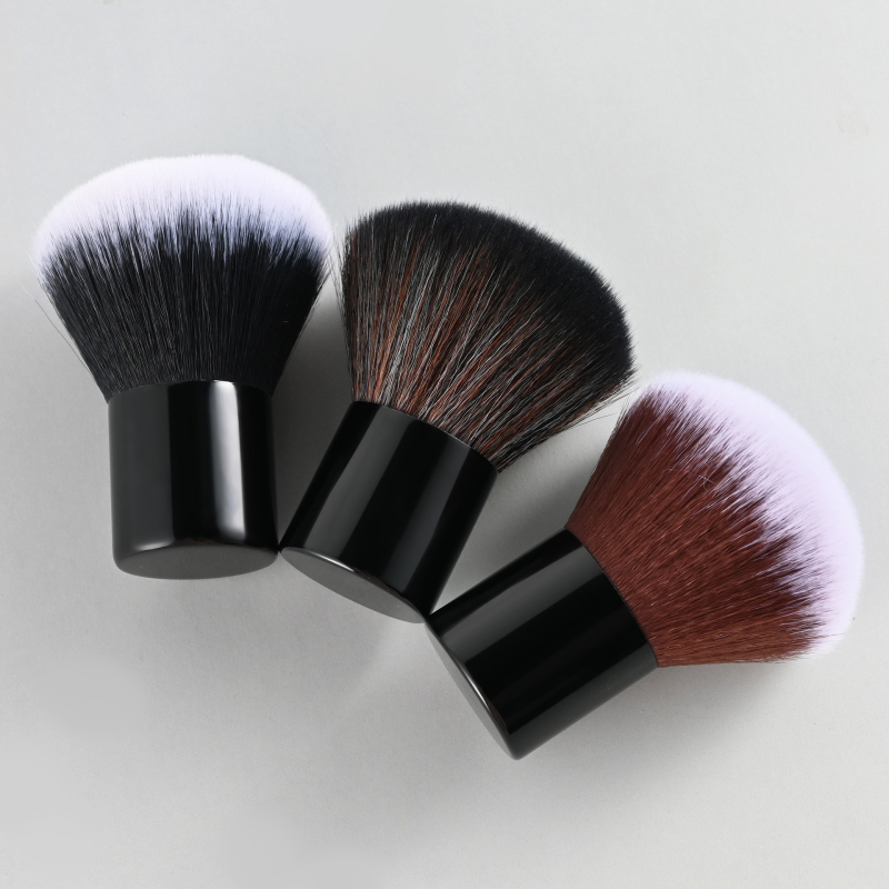 Púder ecset szintetikus szálú sörtével, alumínium nyéllel, rövid nyéllel, tasakos csomagolás, 1 darab