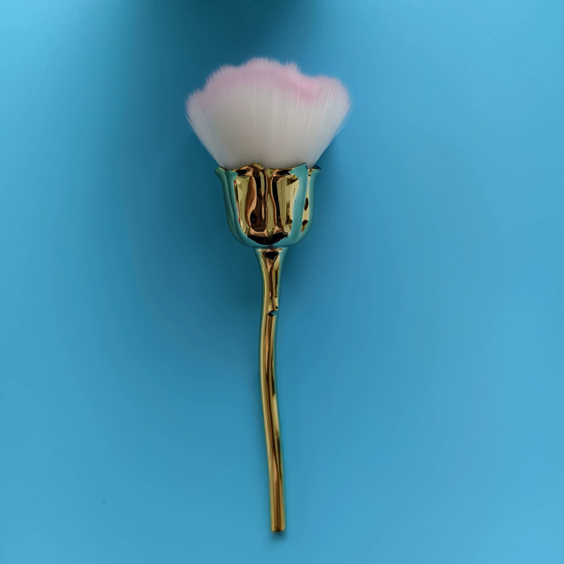 Pensulă de machiaj pentru pudră, peri din nailon și fibre sintetice, mâner lung din ABS electroplatat, ambalaj într-un pachet unic