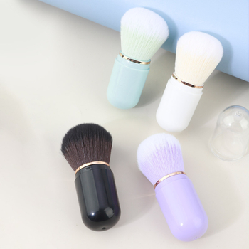 Φορητή βούρτσα μακιγιάζ σε κάψουλα με συνθετικές τρίχες, λαβή από αλουμίνιο, συνολικό μήκος 9 cm, μήκος τρίχας 3 cm, συσκευασία ενός τεμαχίου