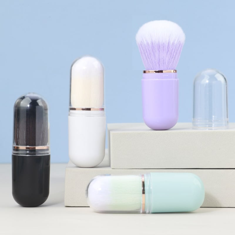 Φορητή βούρτσα μακιγιάζ σε κάψουλα με συνθετικές τρίχες, λαβή από αλουμίνιο, συνολικό μήκος 9 cm, μήκος τρίχας 3 cm, συσκευασία ενός τεμαχίου