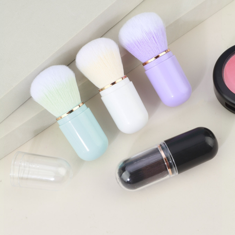 Φορητή βούρτσα μακιγιάζ σε κάψουλα με συνθετικές τρίχες, λαβή από αλουμίνιο, συνολικό μήκος 9 cm, μήκος τρίχας 3 cm, συσκευασία ενός τεμαχίου