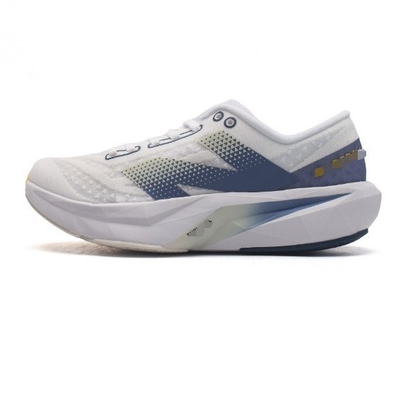 Futócipő futáshoz, anti-slip talppal, könnyű és kopásálló, ütéscsillapító, textil felsőrész, gumi talp, fűzők, color-block mintázat.