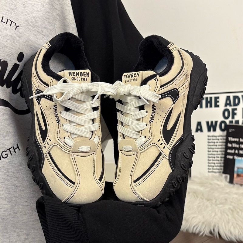 Férfi légáteresztő hálós túrabakancsok fűzőzáras, felső része szintetikus bőrből, PVC talp