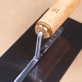 Mistrie de mortar cu mâner din lemn și inel de cupru, lamă din fier, suport pentru mortar