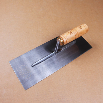 Mistrie de mortar cu mâner din lemn și inel de cupru, lamă din fier, suport pentru mortar