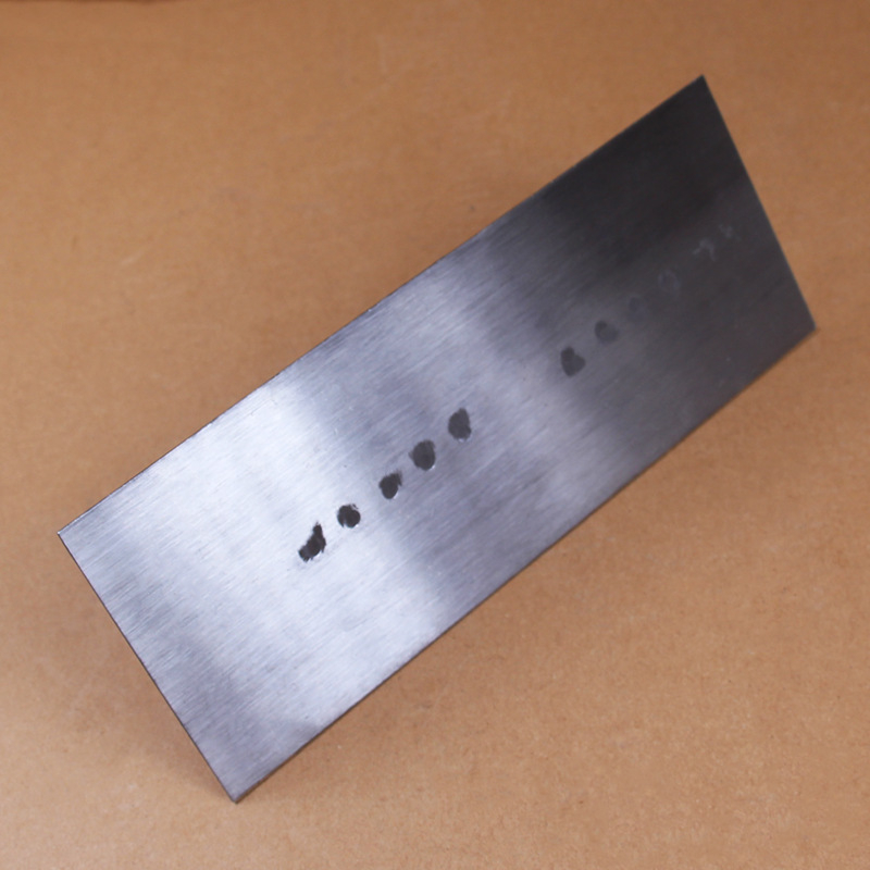 Mistrie de mortar cu mâner din lemn și inel de cupru, lamă din fier, suport pentru mortar