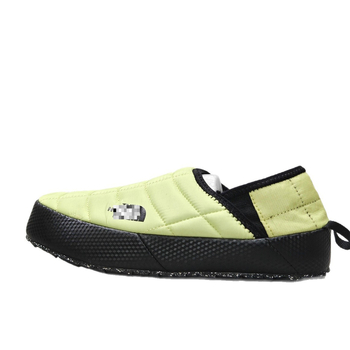 Uniszex futócipő meleg bélésével, kényelmes és kopásálló; felsőrész TPU + műbőr + textil; talp gumi; fűzővel záródó.