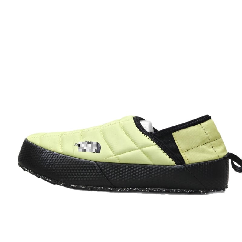 Uniszex futócipő meleg bélésével, kényelmes és kopásálló; felsőrész TPU + műbőr + textil; talp gumi; fűzővel záródó.