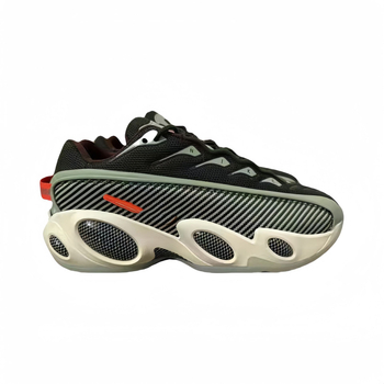 Kanvasz felsőrésszel rendelkező futócipő, középmagass kivitel, kúpos sarokkal és injektált talppal.