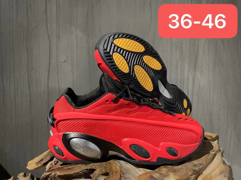 Kanvasz felsőrésszel rendelkező futócipő, középmagass kivitel, kúpos sarokkal és injektált talppal.