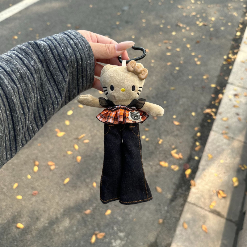 Pandantiv pluș cu pisicuță cu picioare lungi, păpușă–cap de nasturi pentru ghiozdan, posibilitate de a îmbrăca haine, stil desen animat - Origine: Shandong, Procesare semi-manuală, Material: pluș, Iarna 2025