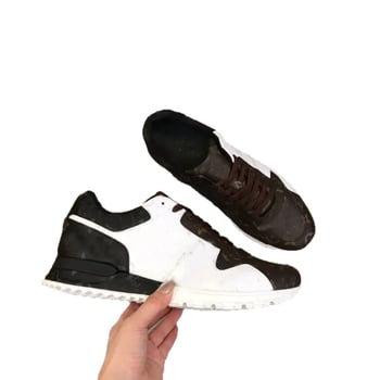 Kényelmes, uniszex tornacipő valódi bőrből, középmagas szár, fűzős záródás, injektált talp gum-plasztikából