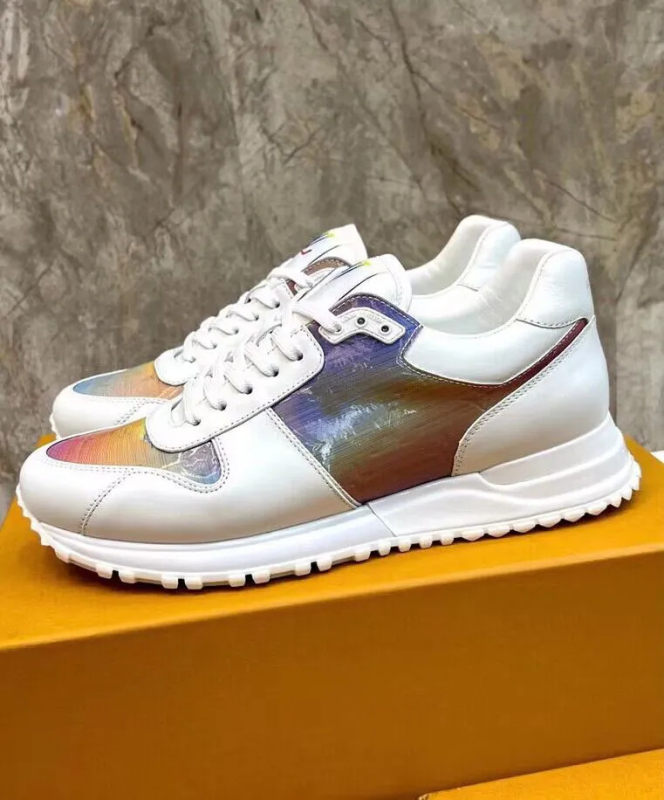 Kényelmes, uniszex tornacipő valódi bőrből, középmagas szár, fűzős záródás, injektált talp gum-plasztikából