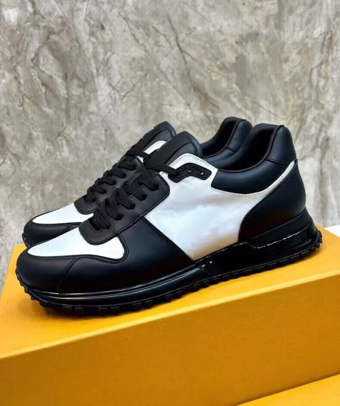 Kényelmes, uniszex tornacipő valódi bőrből, középmagas szár, fűzős záródás, injektált talp gum-plasztikából