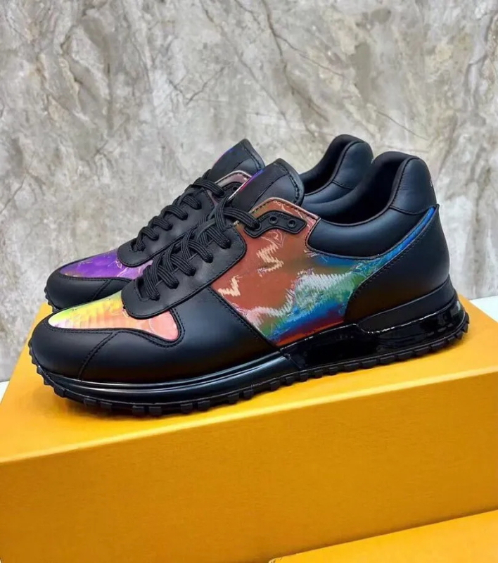 Kényelmes, uniszex tornacipő valódi bőrből, középmagas szár, fűzős záródás, injektált talp gum-plasztikából