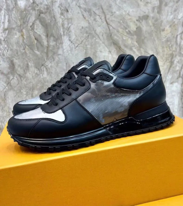 Kényelmes, uniszex tornacipő valódi bőrből, középmagas szár, fűzős záródás, injektált talp gum-plasztikából