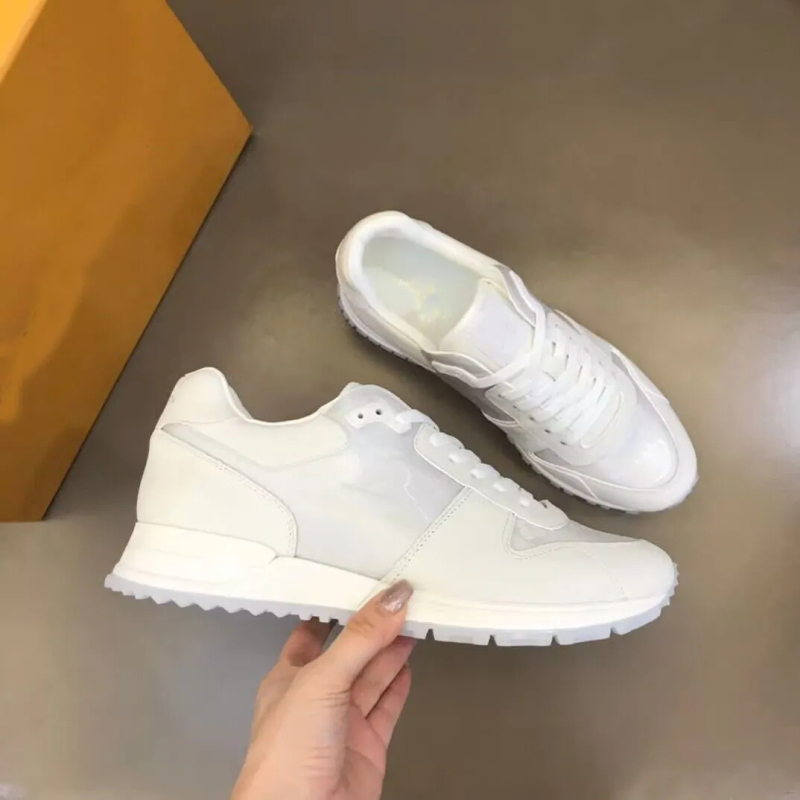 Kényelmes, uniszex tornacipő valódi bőrből, középmagas szár, fűzős záródás, injektált talp gum-plasztikából