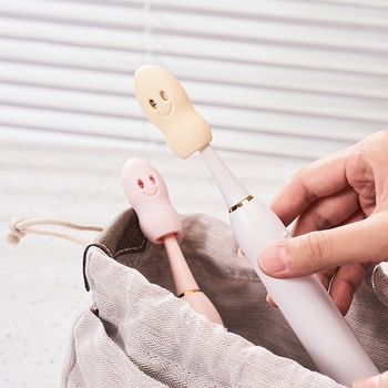 Višenamjenski držač za četkice za zube s čašom za ispiranje i zaštitnim poklopcem za zube — montaža bez bušenja, mogućnost otiska loga