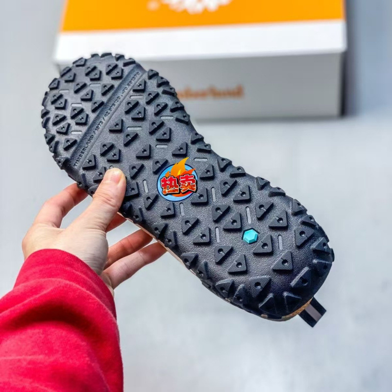 Meleg, magas szárú túracipő – uniszex mindennapi cipő (bőr felsőrész, gumi talp, kerek orr, slip-on)