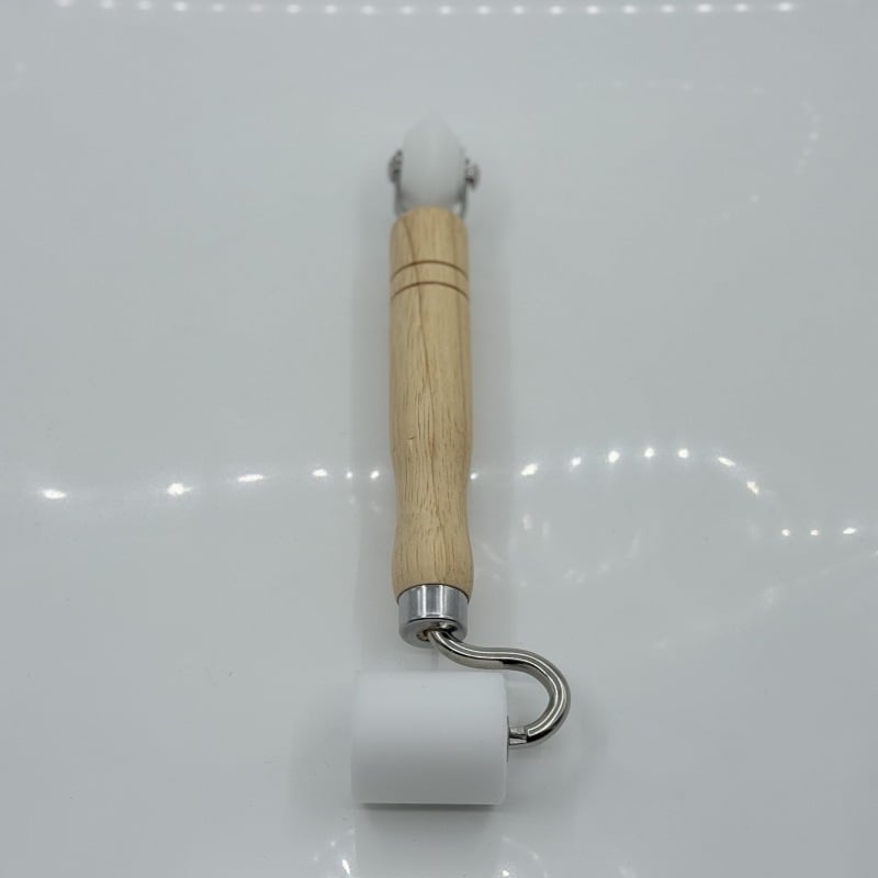 Rolă de presiune cu două capete, mâner din fag, tambur din nylon, suport galvanizat, pentru montaj tapet