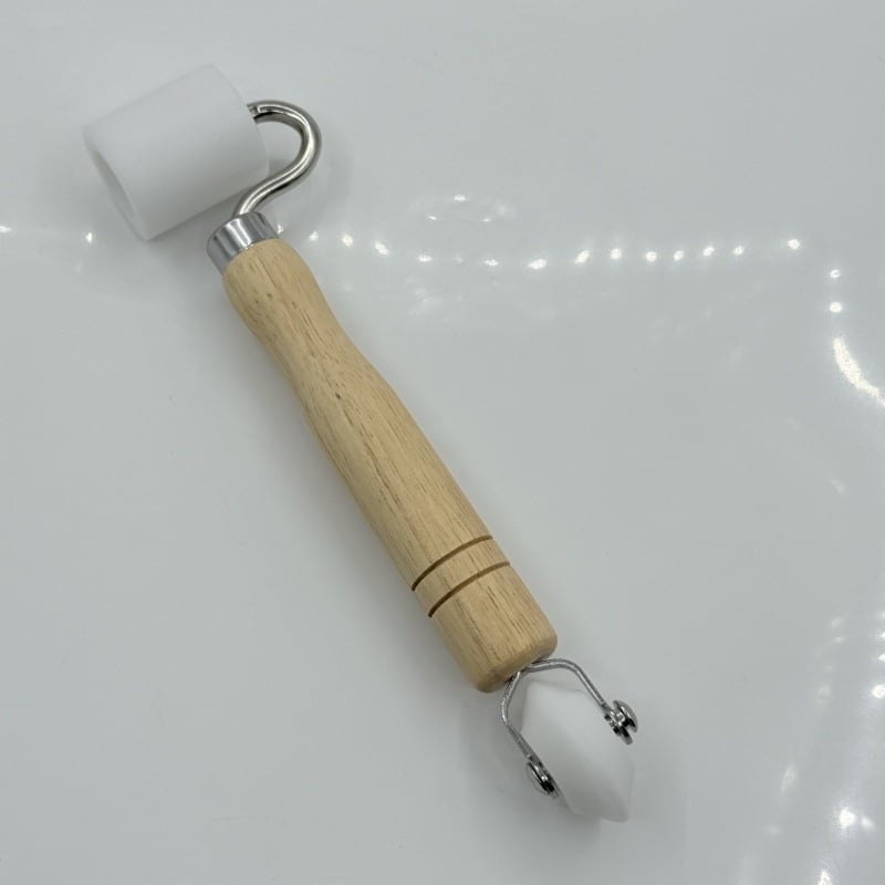 Rolă de presiune cu două capete, mâner din fag, tambur din nylon, suport galvanizat, pentru montaj tapet