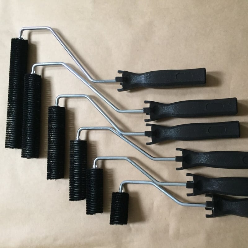 Xinxing rolă de defoaming cu peri – rolă nealimentată, corp din peri; aplicații: palete de turbina eoliană, iahturi, aerospațiu, caroserii auto, rezervoare