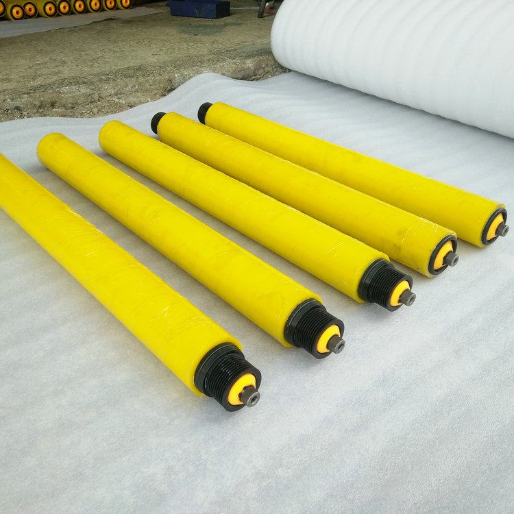 Valec bez pohonu s gumovou vrstvou na trubke z nerezovej ocele, galvanizovaný povrch, určený pre montážne linky, na mieru.