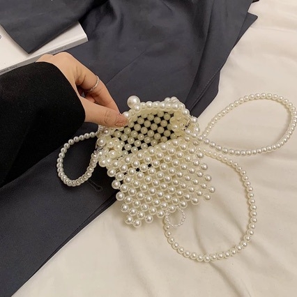 Geantă bucket din acrilic, formă dreptunghiulară, închidere cu cataramă și buzunar pentru documente