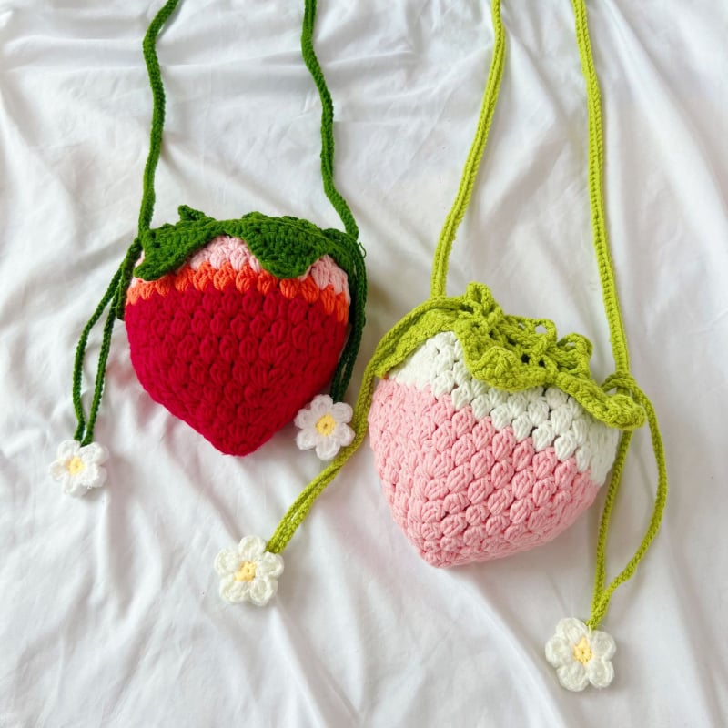 Geantă croșetată manual cu formă de căpșună, acrilică, crossbody, formă pătrată verticală, căptușeală din bumbac, deschidere superioară