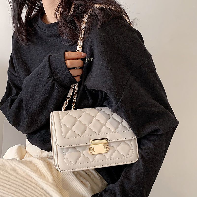 Τσάντα PU με αλυσίδα, crossbody, κάθετο τετράγωνο σχήμα, κλείσιμο με φερμουάρ, εσωτερικά τσεπάκια (με φερμουάρ, θήκη για κινητό, θήκη για ID), αστικός μινιμαλισμός
