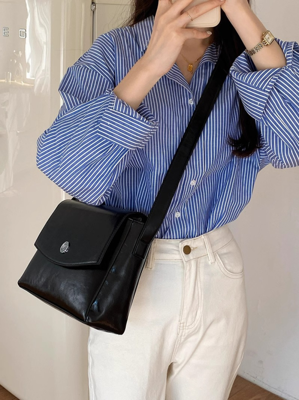 Geantă messenger din PU, stil stradal, capacitate mare, formă orizontală pătrată, închidere cu capac, buzunar secret cu fermoar, căptușeală poliester