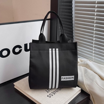 Geantă pentru subraț, nylon, formă pătrată orizontală, deschidere cu capac, căptușeală din poliester, buzunar pentru telefon — Vara 2025