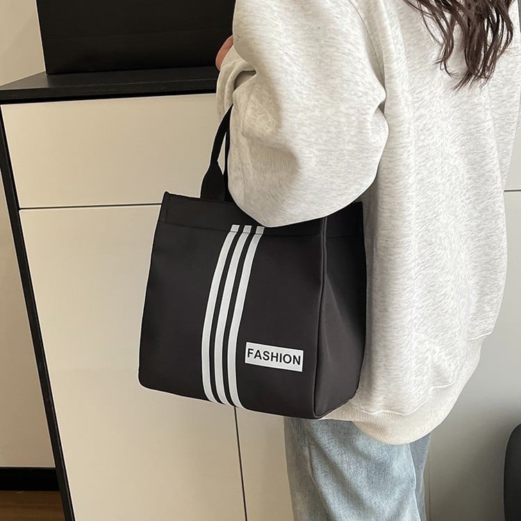 Geantă pentru subraț, nylon, formă pătrată orizontală, deschidere cu capac, căptușeală din poliester, buzunar pentru telefon — Vara 2025