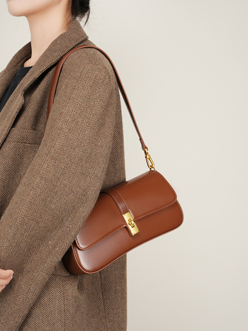 Τσάντα crossbody από γνήσιο δέρμα, οριζόντιο τετράγωνο σχήμα, κλείσιμο με καπάκι, διπλό στρώμα δέρματος, θήκη για κινητό