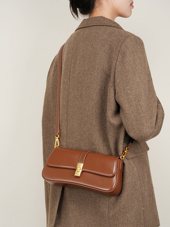 Τσάντα crossbody από γνήσιο δέρμα, οριζόντιο τετράγωνο σχήμα, κλείσιμο με καπάκι, διπλό στρώμα δέρματος, θήκη για κινητό