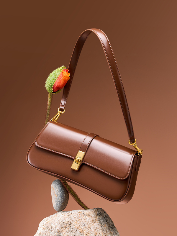 Τσάντα crossbody από γνήσιο δέρμα, οριζόντιο τετράγωνο σχήμα, κλείσιμο με καπάκι, διπλό στρώμα δέρματος, θήκη για κινητό