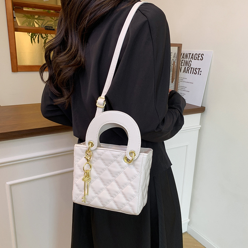 Τσάντα PU σε στυλ street fashion για καθημερινή χρήση, οριζόντια τετράγωνη μορφή, φερμουάρ, πολυεστερική επένδυση, εσωτερική θήκη ταυτότητας, μονό ιμάντας ώμου