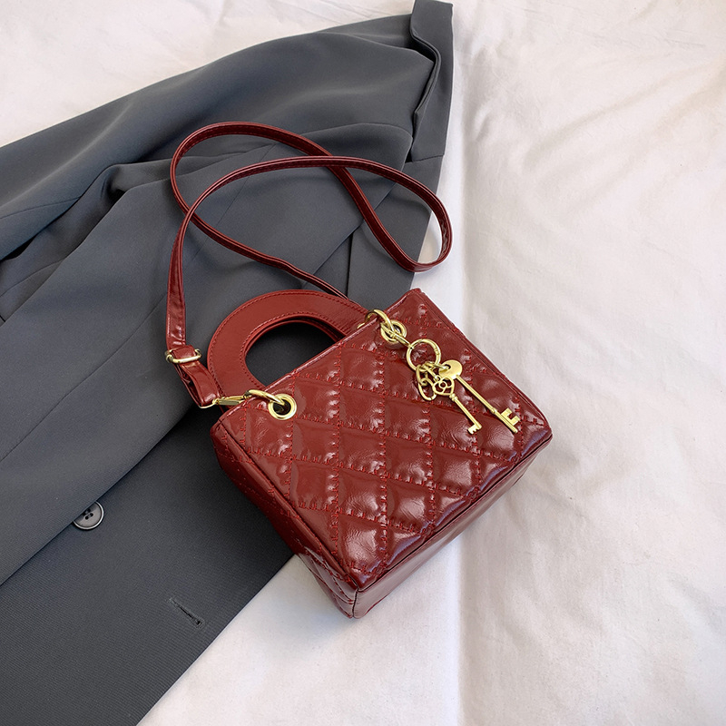 Τσάντα PU σε στυλ street fashion για καθημερινή χρήση, οριζόντια τετράγωνη μορφή, φερμουάρ, πολυεστερική επένδυση, εσωτερική θήκη ταυτότητας, μονό ιμάντας ώμου