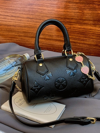Τσάντα PU ώμου, crossbody, οριζόντια τετράγωνη μορφή, κλείσιμο με φερμουάρ, εσωτερικά τσεπάκια: τσεπή με φερμουάρ, θήκη τηλεφώνου, θήκη για φορητό υπολογιστή, χειμερινό μοντέλο 2025
