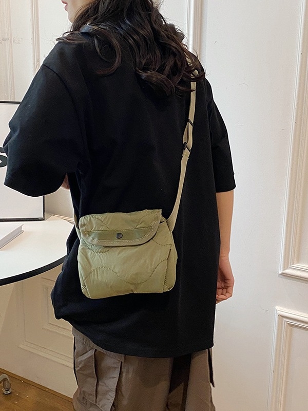 Τσάντα crossbody, ελαφριά κατασκευή από νάιλον, σχέδιο μικρού τετραγώνου, ανοιγμα με μαγνητικό κούμπωμα, επένδυση από νάιλον, Άνοιξη 2024