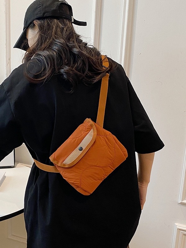 Τσάντα crossbody, ελαφριά κατασκευή από νάιλον, σχέδιο μικρού τετραγώνου, ανοιγμα με μαγνητικό κούμπωμα, επένδυση από νάιλον, Άνοιξη 2024